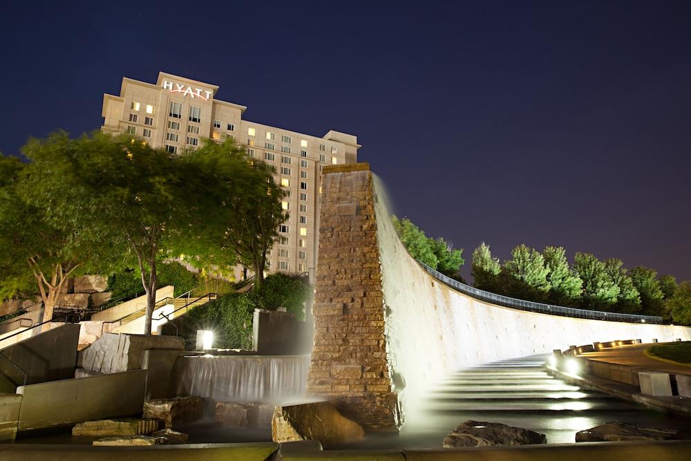 Отель Hyatt Regency Уичита Экстерьер фото