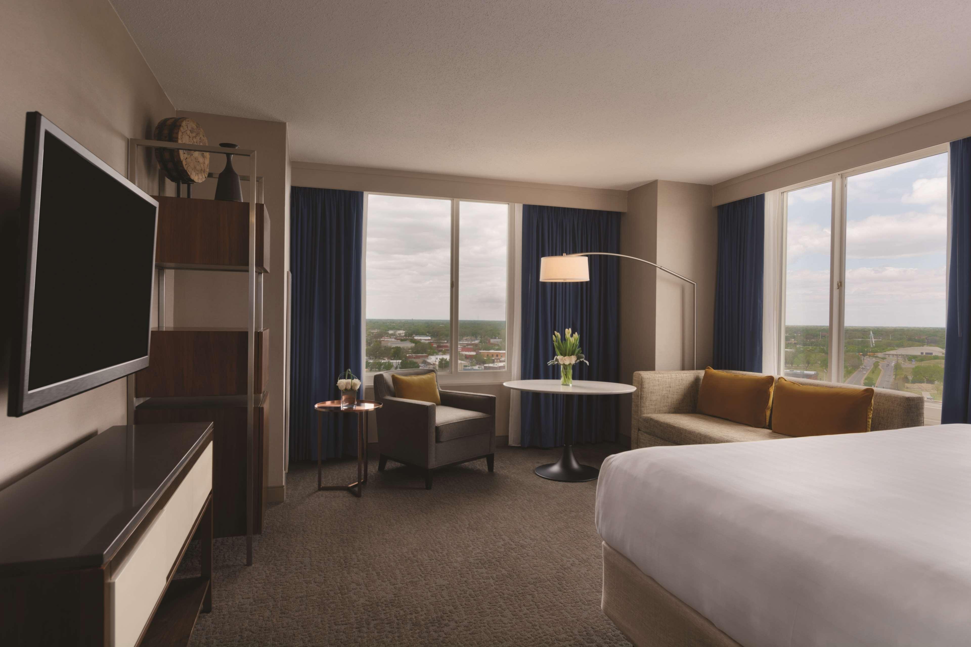Отель Hyatt Regency Уичита Экстерьер фото