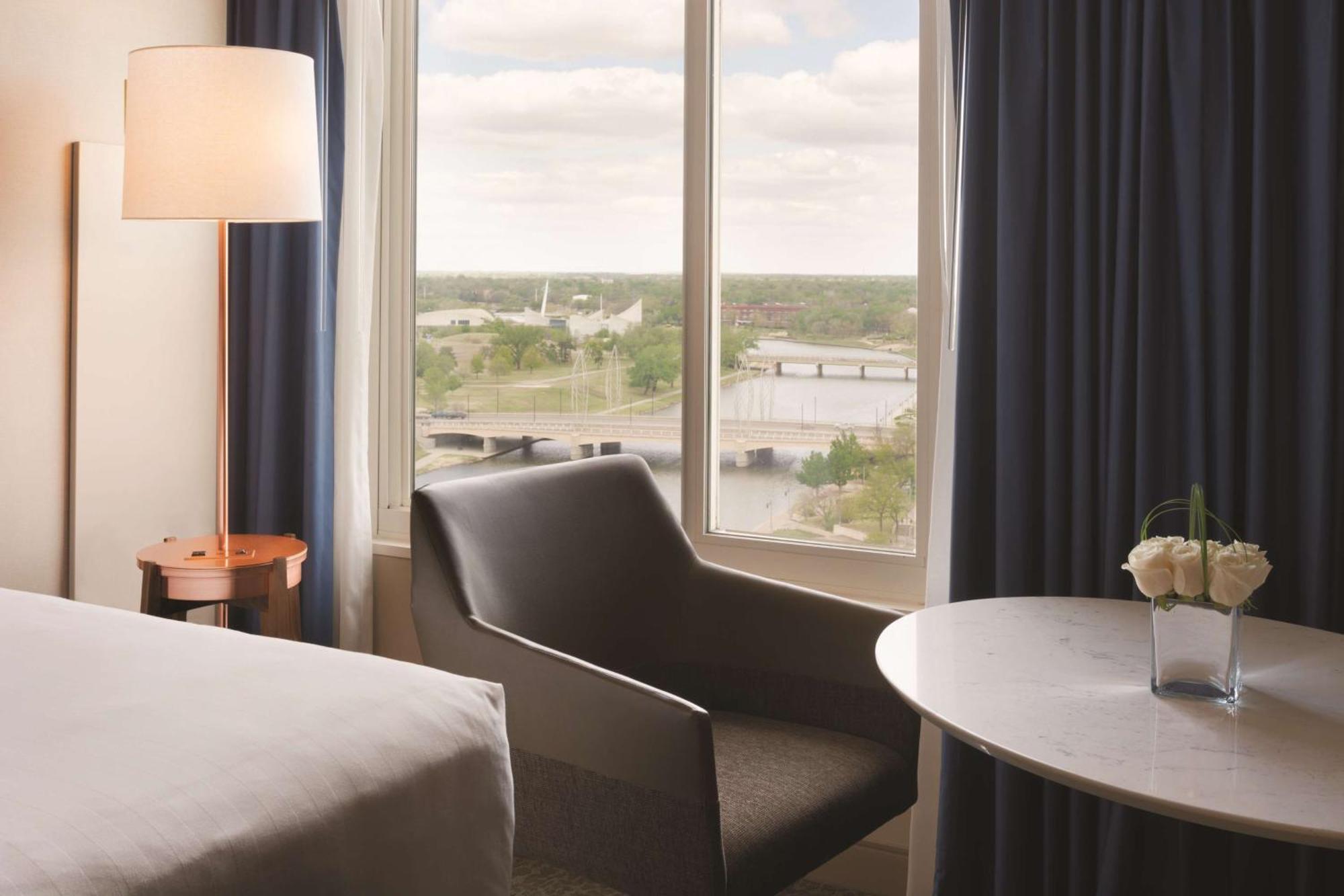 Отель Hyatt Regency Уичита Экстерьер фото