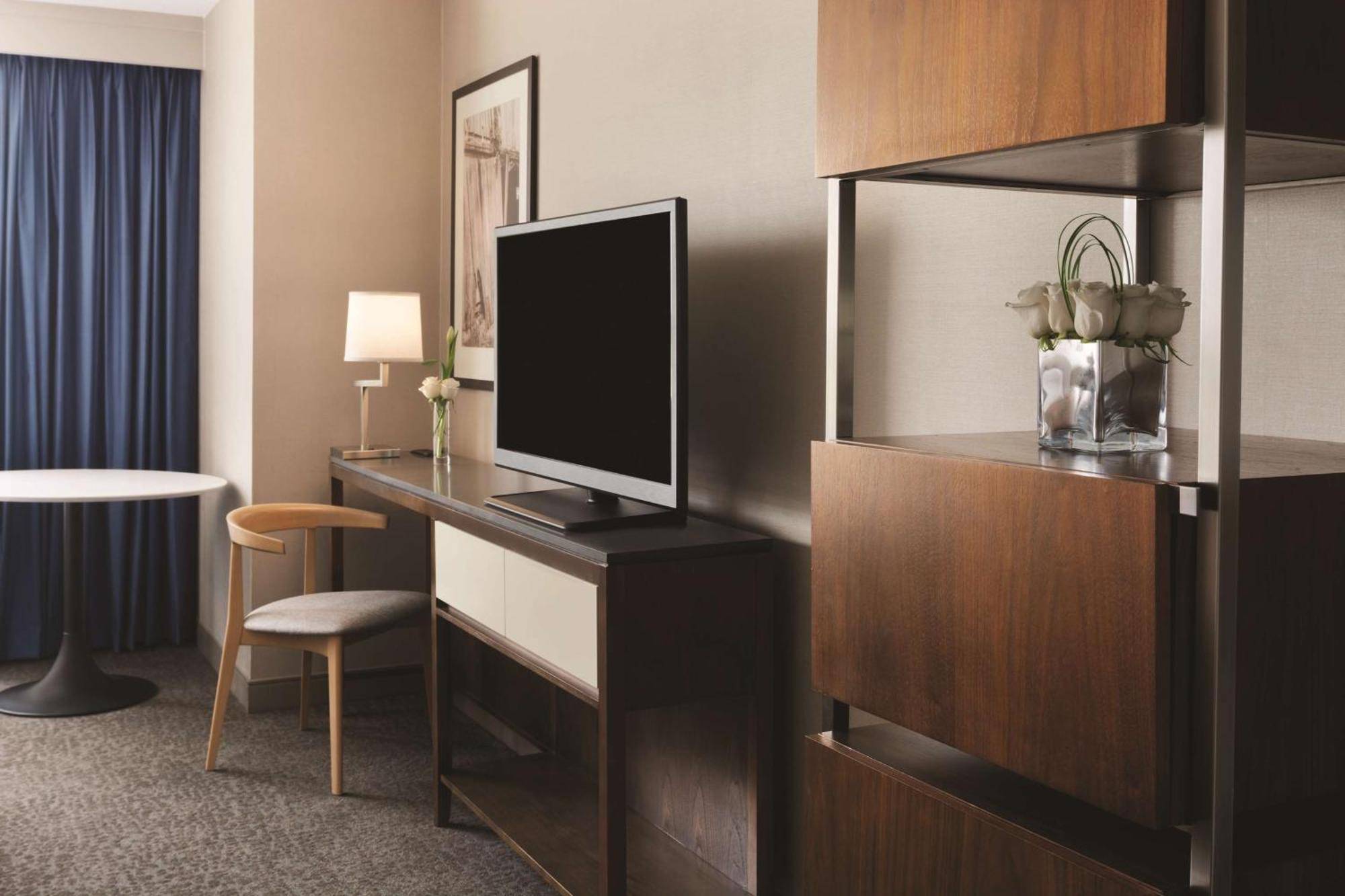 Отель Hyatt Regency Уичита Экстерьер фото