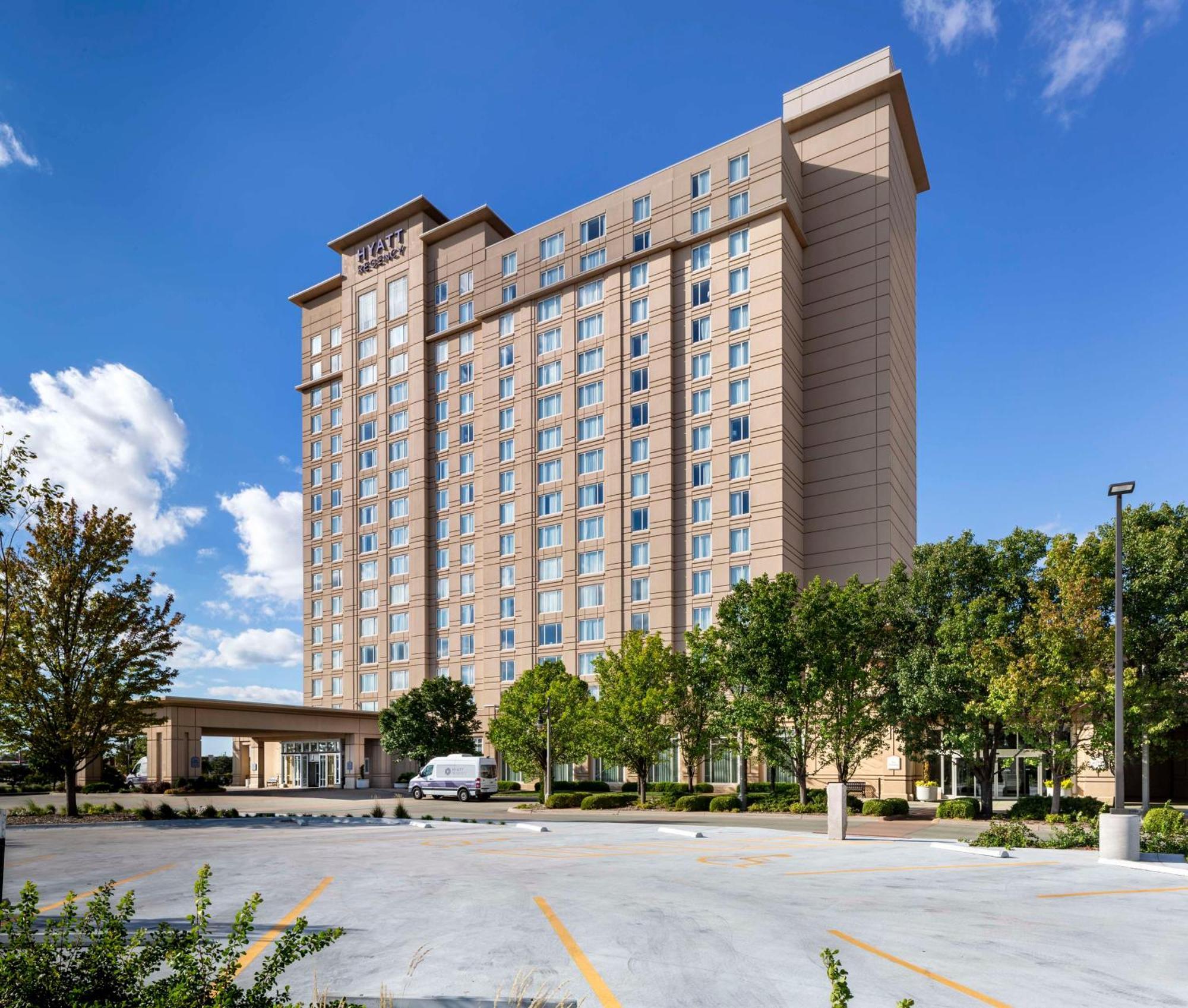 Отель Hyatt Regency Уичита Экстерьер фото