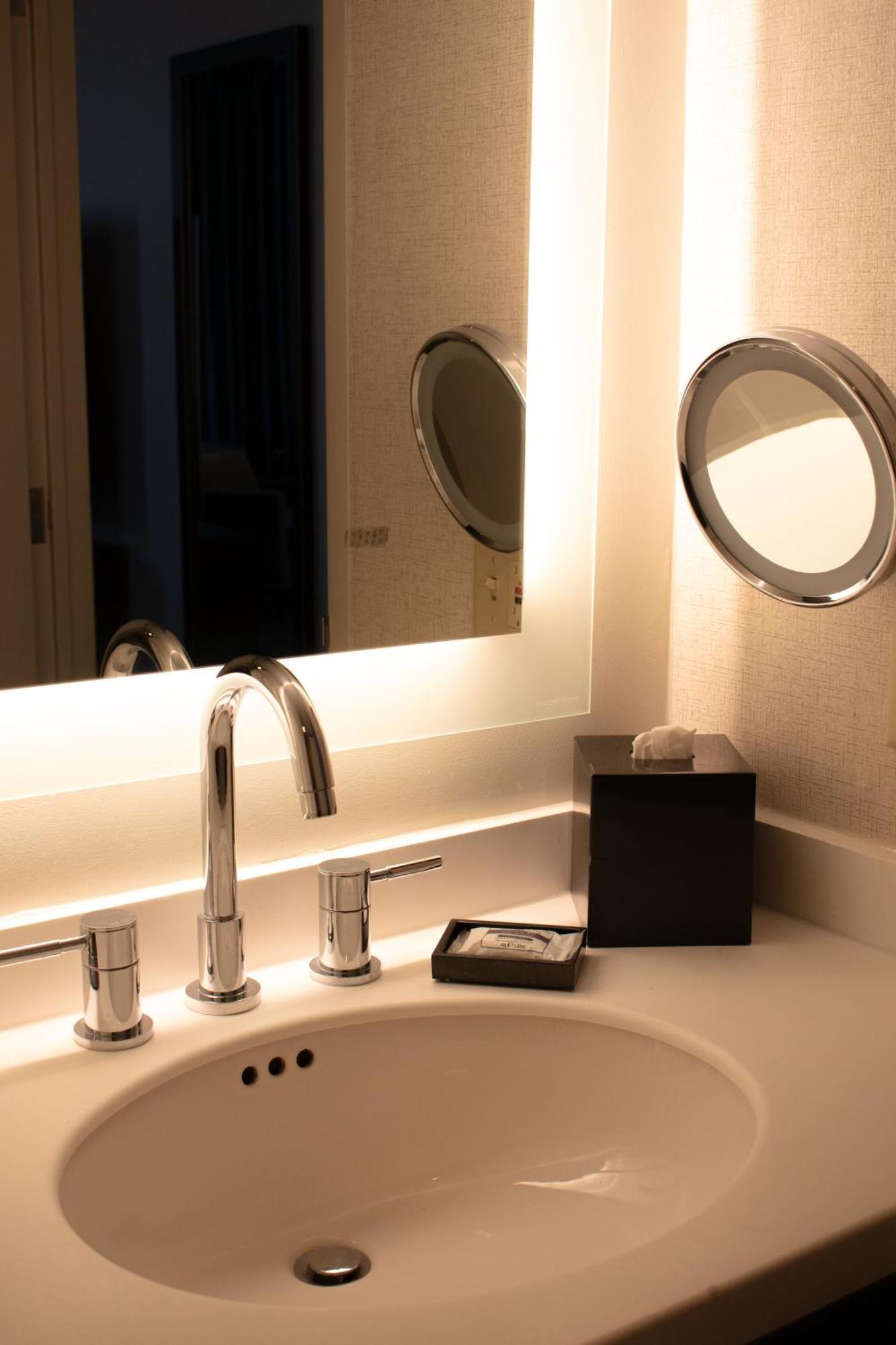 Отель Hyatt Regency Уичита Экстерьер фото